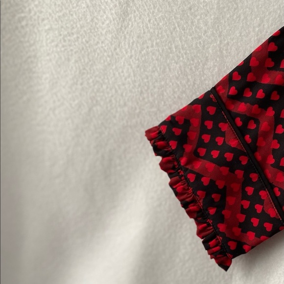 Eshakti Size 1x Chevron Red Heart Print Crepe Ruffle Black Trim Shirt - Picture 9 of 16